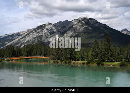 Banff, Alberta, Kanada - 10. August 2023: Central Street die Stadt Banff in Alberta, Kanada. Stockfoto