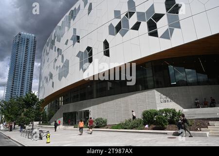 Calgary, AL, Kanada - 10. August 2023: Zentralbibliothek in Calgary. Stockfoto