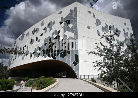 Calgary, AL, Kanada - 10. August 2023: Zentralbibliothek in Calgary. Stockfoto