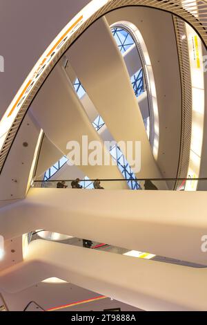 Innenraum des Einkaufszentrums MyZeil in Frankfurt am Main, Hessen, Deutschland Stockfoto