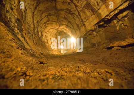 Lavatunnel auf der Insel Santa Cruz im Galapagos-Archipel, Ecuador Stockfoto