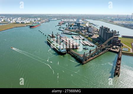 Aus der Industrie im Rotterdamer Hafen in den Niederlanden Stockfoto