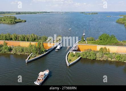 Luftaufnahme vom Aquadukt in Harderwijk am Veluwemeer in den Niederlanden Stockfoto