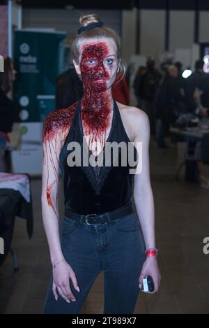 Tätowierkongress in Warschau 2019, in dem Kunst und Handwerk professioneller Tätowierer gezeigt werden. Stockfoto