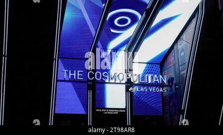 The Cosmopolitan of Las Vegas at Night - LAS VEGAS, USA - OKTOBER 31. 2023 Stockfoto