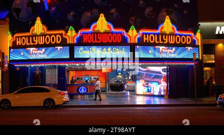 Hollywood Wax Museum am Walk of Fame - LOS ANGELES, USA - 5. NOVEMBER. 2023 Stockfoto