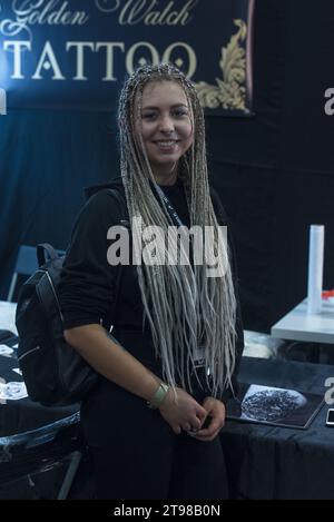 Tätowierkongress in Warschau 2019, in dem Kunst und Handwerk professioneller Tätowierer gezeigt werden. Stockfoto