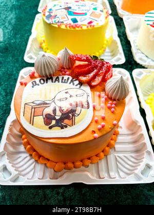 Verschiedene festliche bento-Kuchen auf dem Tisch. Stockfoto