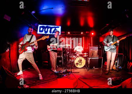 Mailand, Italien. November 2023. Die deutsche Indie-Pop-Band DOTE tritt live auf der Bühne im Circolo Magnolia auf und eröffnet die Sherlocks. Vermerk: Rodolfo Sassano/Alamy Live News Stockfoto