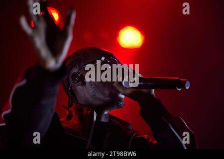 London, England, 22. November 2023. Unknown T (Daniel Richie Lena), britischer Rapper, spielt einen Auftritt in Koko, London. Stockfoto