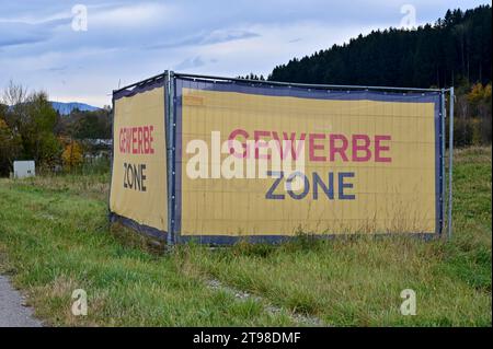 Transparente „Gewerbezone“ im Bezirk Vöcklabruck (Oberösterreich) Stockfoto