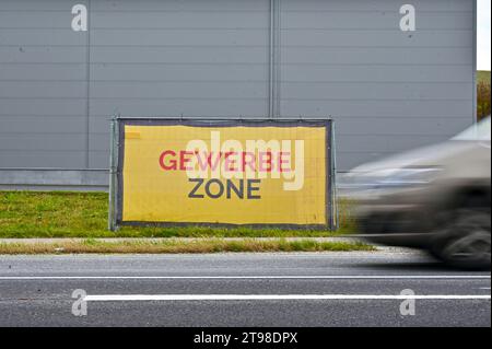 Transparente „Gewerbezone“ im Bezirk Vöcklabruck (Oberösterreich) Stockfoto