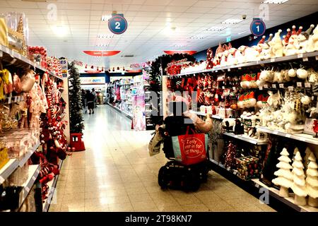 Einzelhandelsmarkt zu Schnäppchen in boorman Way, whitstable, kent, großbritannien Stockfoto