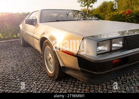 Ein DeLorean-Auto, das vor allem dafür bekannt ist, wie im Film zurück in die Zukunft zu sein. Stockfoto