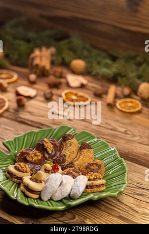 Stillleben mit Weihnachtskeksen Stockfoto