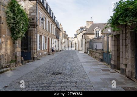 Eine Straße in einem Dinan, Frankreich, wunderschöne Architektur Stockfoto