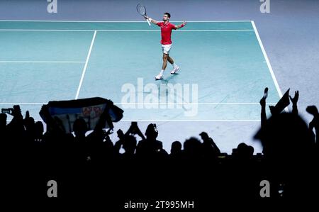 Der serbische Novak Djokovic feiert den Sieg gegen den Briten Cameron Norrie im Viertelfinale des Davis Cup 2023 im Palacio de Deportes Jose Maria Martin Carpena in Malaga, Spanien. Bilddatum: Donnerstag, 23. November 2023. Stockfoto