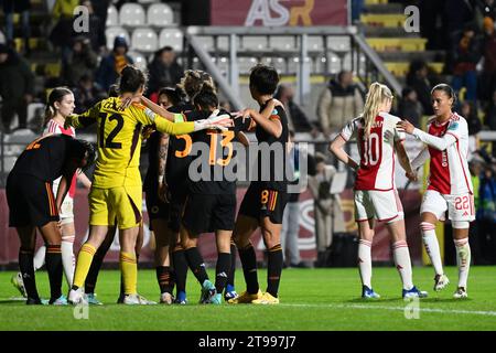 Rom, Italien. November 2023. DIE Roma-Spieler feiern am Ende des Gruppenspiels C der Women Champions League zwischen AS Roma und Ajax im Tre fontane-Stadion in Rom (Italien) am 23. November 2023. Quelle: Insidefoto di andrea staccioli/Alamy Live News Stockfoto