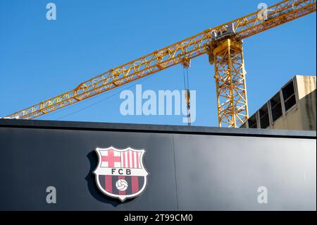 Barcelona, Spanien. November 2023. Die Bauarbeiten am neuen Stadion des Fußballclubs Spotify Camp Nou, das im Juni mit dem Abriss des dritten Trikots in Barcelona begann. Wenn alles wie geplant und budgetiert läuft, wird das neue Stadiondesign bis Ende der Saison 2025-26 komplett renoviert und voll einsatzbereit sein. (Credit Image: © Xavi Lopez/SOPA Images via ZUMA Press Wire) NUR REDAKTIONELLE VERWENDUNG! Nicht für kommerzielle ZWECKE! Stockfoto