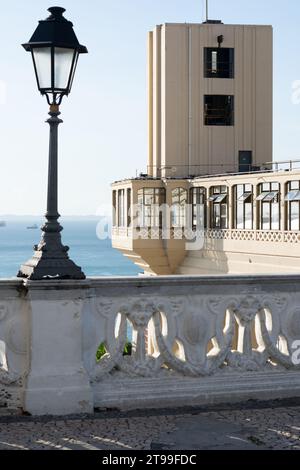 Salvador, Bahia, Brasilien - 21. April 2015: Blick von der Elevador Lacerda Postkarte auf die Stadt Salvador, Bahia. Stockfoto