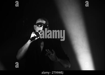 Fotos von Andrew Eldritch von Sisters of Mercy, die am 23. November 2023 in Barrowland Glasgow auftraten Stockfoto