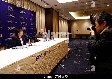 Tokio, Japan. November 2023. NUG-Außenminister Zin Mar Aung nimmt an einer Pressekonferenz im japanischen Außenministerclub in Tokio Teil. Zin Mar Aung ist Außenminister der Regierung der Nationalen Einheit (NUG) von Myanmar. Der Außenminister ist zu einem offiziellen Besuch in Japan. (Kreditbild: © Rodrigo Reyes Marin/ZUMA Press Wire) NUR REDAKTIONELLE VERWENDUNG! Nicht für kommerzielle ZWECKE! Stockfoto