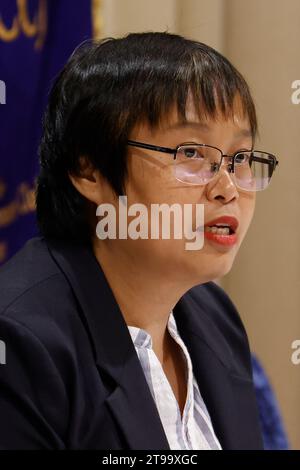 Tokio, Japan. November 2023. NUG-Außenminister Zin Mar Aung spricht während einer Pressekonferenz im japanischen Außenministerclub in Tokio. Zin Mar Aung ist Außenminister der Regierung der Nationalen Einheit (NUG) von Myanmar. Zin Mar Aung besucht Japan offiziell zum ersten Mal als Außenminister der NUG. (Kreditbild: © Rodrigo Reyes Marin/ZUMA Press Wire) NUR REDAKTIONELLE VERWENDUNG! Nicht für kommerzielle ZWECKE! Stockfoto