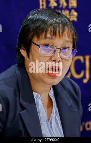 Tokio, Japan. November 2023. NUG-Außenminister Zin Mar Aung spricht während einer Pressekonferenz im japanischen Außenministerclub in Tokio. Zin Mar Aung ist Außenminister der Regierung der Nationalen Einheit (NUG) von Myanmar. Zin Mar Aung besucht Japan offiziell zum ersten Mal als Außenminister der NUG. (Kreditbild: © Rodrigo Reyes Marin/ZUMA Press Wire) NUR REDAKTIONELLE VERWENDUNG! Nicht für kommerzielle ZWECKE! Stockfoto