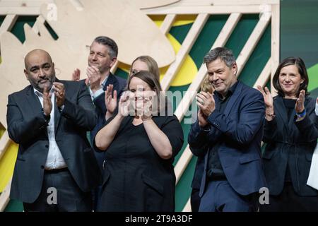 Bündnis 90/Die Grünen - 49. Ordentliche Bundesdeligiertenkonferenz 2023 in Karlsruhe - Omid Nouripour, Bundesvorsitzender, Ricarda lang, Bundesvorsitzende, Robert Habeck, Bundeswirtschaftsminister erste Reihe von linksBündnis 90/die Grünen - 49. Ordentliche Bundesdeligiertenkonferenz 2023 in Karlsruhe - Omid Nouripour, Bundesvorsitzender, Ricarda lang, Bundesvorsitzende, Robert Habeck, Bundeswirtschaftsminister erste Reihe von Links, Karlsruhe Baden-Württemberg Deutschland dm-Arena *** Bündnis 90 die Grünen 49 ordentliche Bundesdelegiertenkonferenz 2023 in Karlsruhe Omid Nouripour, Bundeschai Stockfoto