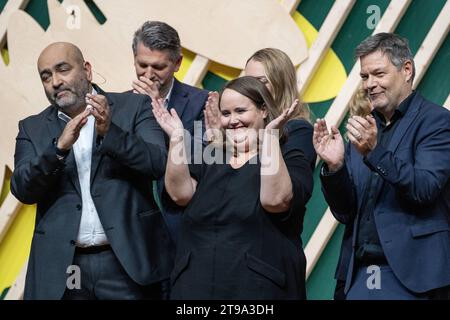 Bündnis 90/Die Grünen - 49. Ordentliche Bundesdeligiertenkonferenz 2023 in Karlsruhe - Omid Nouripour, Bundesvorsitzender, Ricarda lang, Bundesvorsitzende, Robert Habeck, Bundeswirtschaftsminister erste Reihe von linksBündnis 90/die Grünen - 49. Ordentliche Bundesdeligiertenkonferenz 2023 in Karlsruhe - Omid Nouripour, Bundesvorsitzender, Ricarda lang, Bundesvorsitzende, Robert Habeck, Bundeswirtschaftsminister erste Reihe von Links, Karlsruhe Baden-Württemberg Deutschland dm-Arena *** Bündnis 90 die Grünen 49 ordentliche Bundesdelegiertenkonferenz 2023 in Karlsruhe Omid Nouripour, Bundeschai Stockfoto