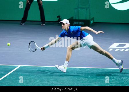 Jannik Sinner von Italien während des Davis Cup Finals 2023, Viertelfinals, des Tennisspiels der Männer zwischen Italien und den Niederlanden am 23. November 2023 im Martin Carpena Pavilion Stadion in Malaga, Spanien Stockfoto