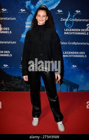 Betty Taube bei der Premiere der Produktion Legenden des Nachthimmels im Zeiss-Großplanetarium. Berlin, 23.11.2023 *** Betty Taube bei der Premiere der Produktion Legends of the Night Sky im Zeiss Großplanetarium Berlin, 23 11 2023 Foto:Xn.xKubelkax/xFuturexImagex Legenden 3127 Credit: Imago/Alamy Live News Stockfoto