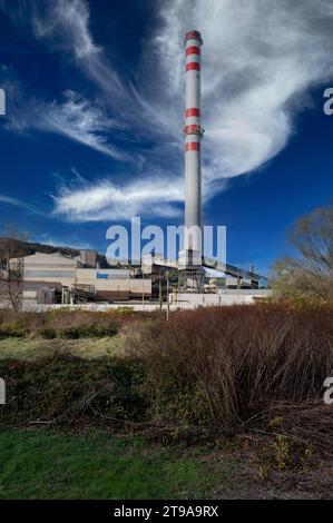 Nova Bana, Slowakei - 12. November 2023 : Knauf Dämmstoffproduktion in Nova Bana. Slowakei. Knauf Insulation ist eine der größten der Welt Stockfoto