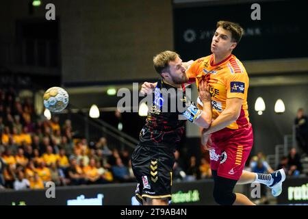 Odense, Dänemark. November 2023. Aaron Mensing (33) von GOG im EHF Champions League Spiel zwischen GOG und SC Magdeburg in der Jyske Bank Arena in Odense. (Foto: Gonzales Photo/Alamy Live News Stockfoto