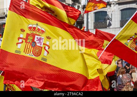 Spanische Fahnen und Wappen. Nation Emblem. Spanien Stockfoto