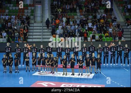 LUBIN, POLEN - 23. SEPTEMBER 2023: Handball PGNiG Superleague Women Match KGHM MKS Zaglebie Lubin VS Team of Vipers vor dem Spiel. Stockfoto