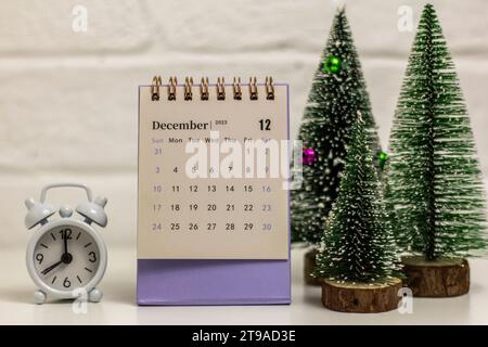 Guten Tag, Dezember.Desk-Kalender für Dezember 2023.Kalender für die Planung des Monats Stockfoto