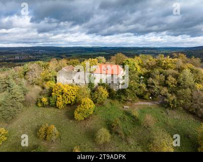 Luftaufnahme der Burg Friedingen, Friedinger Schloessle oder Hohenfriedingen in Hegau, Landkreis Konstanz, Baden-Württemberg Stockfoto
