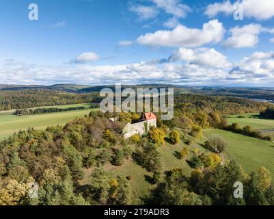Luftaufnahme der Burg Friedingen, Friedinger Schloessle oder Hohenfriedingen in Hegau, Landkreis Konstanz, Baden-Württemberg Stockfoto