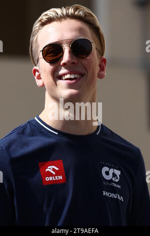 Abu Dhabi, Abu Dhabi. November 2023. Liam Lawson (NZL) AlphaTauri Reserve Fahrer. Formel-1-Weltmeisterschaft, Rd 23, großer Preis von Abu Dhabi, Freitag, 24. November 2023. Yas Marina Circuit, Abu Dhabi, VAE. Quelle: James Moy/Alamy Live News Stockfoto