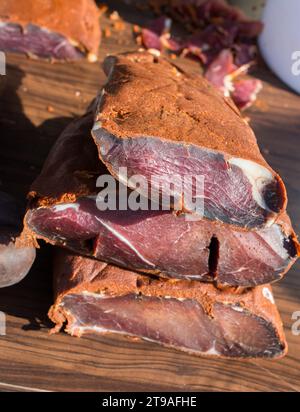 Sehr erfahrene, luftgetrocknete geheilt Rindfleisch in der osmanischen Küche Stockfoto