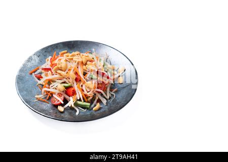 Grüner Papaya-Salat, Some tam thai isoliert auf weißem Hintergrund Stockfoto