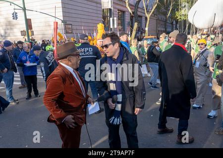 Al Roker interviewt Jimmy Fallon vor der jährlichen Thanksgiving Day Parade in New York. Stockfoto