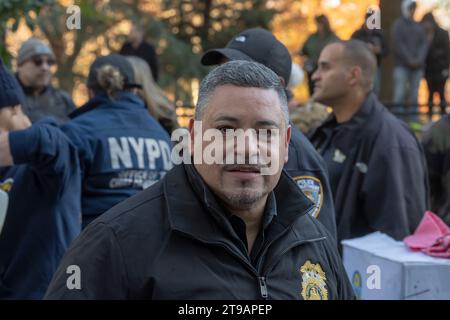 New York, Usa. November 2023. Edward Caban, Polizeikommissar der NYPD, nimmt an der jährlichen Thanksgiving Day Parade in New York Teil. Quelle: SOPA Images Limited/Alamy Live News Stockfoto