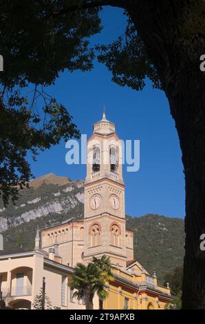 Die Pfarrkirche San Lorenzo in Tremezzo am Comer See Lombardei ITALIEN Stockfoto