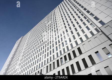 Berlin, Deutschland - 03. November 2022: Hauptgebäude des Charité-Krankenhauses in Berlin. Hauptgebäude des Campus Charité Mitte (CCM). Stockfoto