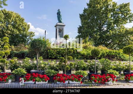 Czestochowa, Polen - 19. Juli 2023: Garten und Park des Klosters und der Kirche Jasna Gora. Polnisch-katholische Wallfahrtsstätte mit dem Schwarzen Madonnain Tschenstochau in Polen. Stockfoto