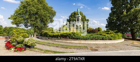 Czestochowa, Polen - 19. Juli 2023: Garten und Park des Klosters und der Kirche Jasna Gora. Polnisch-katholische Wallfahrtsstätte mit Schwarzer Madonna in Tschenstochau in Polen. Stockfoto