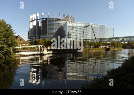 Straßburg, Frankreich - 4. September 2019: Gebäude des Europäischen Parlaments in Straßburg, Frankreich. Stockfoto