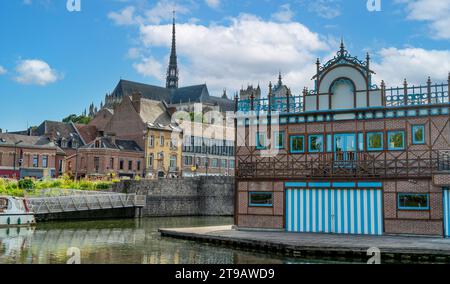Eindruck von Amiens, einer Stadt und Gemeinde in Nordfrankreich. Es ist die Hauptstadt des Departements Somme in der Region Hauts-de-France Stockfoto